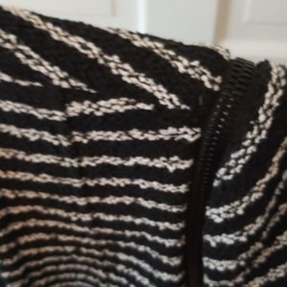 EUC Theory 'Yaisa' b&w Stripe Blazer Sz M - Picture 3 of 3